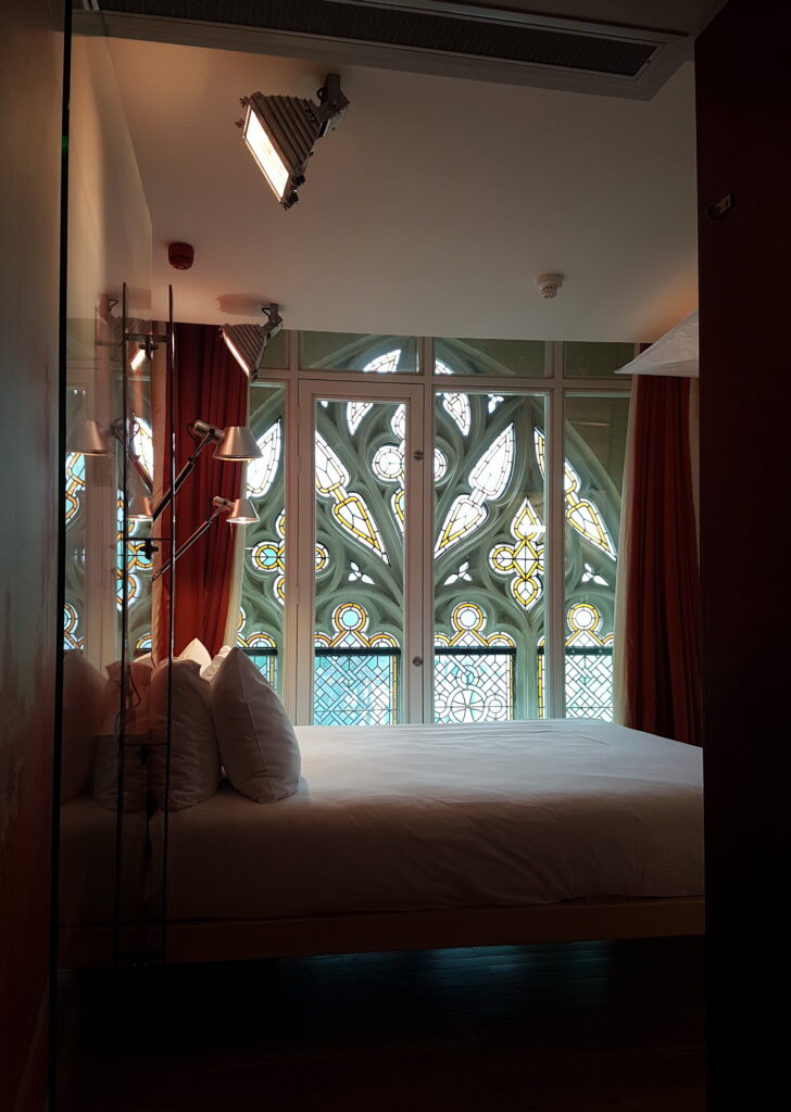 Ilustrasi kamar hotel bintang 4 yang nyaman