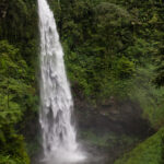 5 Curug Terbaik di Baturraden yang Bikin Betah Berlama-lama (HTM, Rute & Tips 2026) Curug Cipendok 92 meter di Baturraden Banyumas