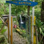 Curug Kanesia Baturaden: Hidden Gem Air Terjun Bertingkat di Hutan Pinus (Rute & Tiket 2026) Curug Kanesia Baturaden gerbang tiket 5000