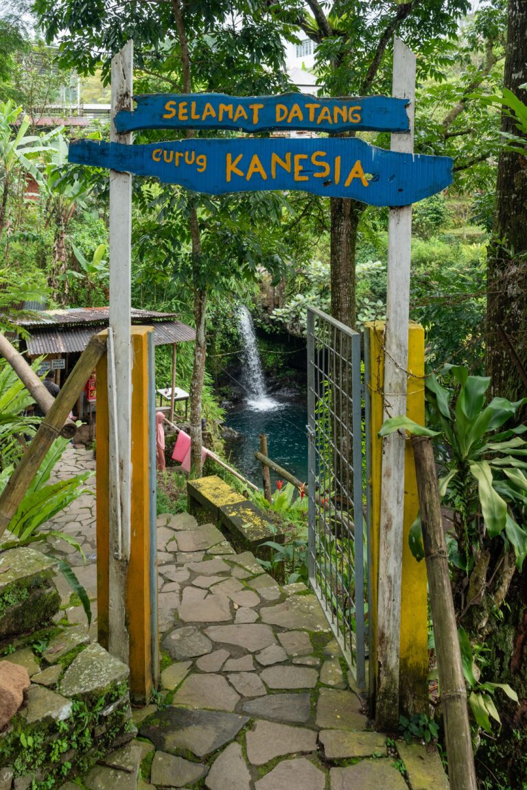 Curug Kanesia Baturaden gerbang tiket 5000
